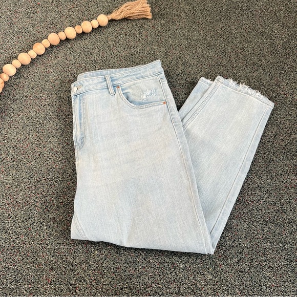 WILD FABLE Light Medium Wash Blue Straight Skinny Jeans Distressed Pants Sz 16 - Picture 9 of 16